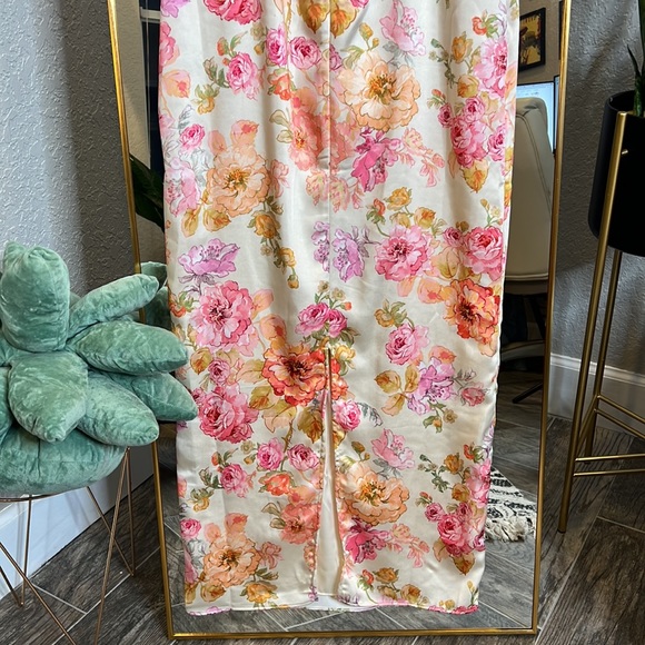 HOUSE OF CB 'Josefina' Ivory Floral Maxi Dress NWT - Picture 9 of 11
